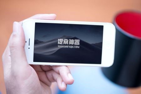 高清横版使用iPhone场景样机素材