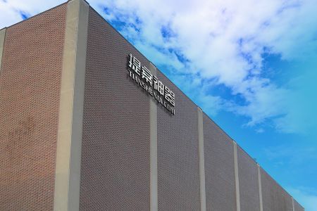 高清室外一角建筑logo展示样机素材