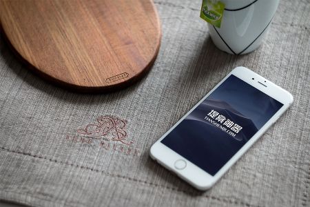 高清场景白色iPhone组合样机素材