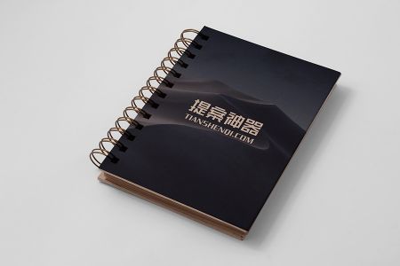 高清有质感封面可翻式笔记本样机素材