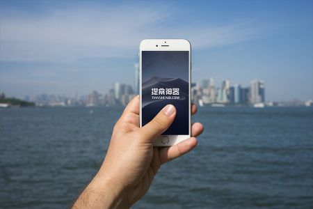 高清海上手举深空灰iPhone6场景样机素材