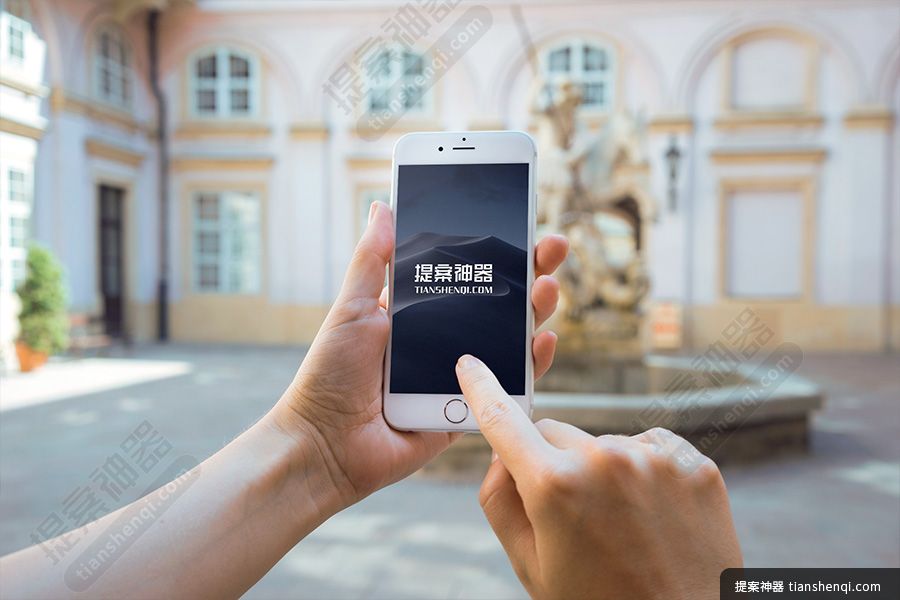 高清艺术院内双手拿iPhone6拍照样机素材
