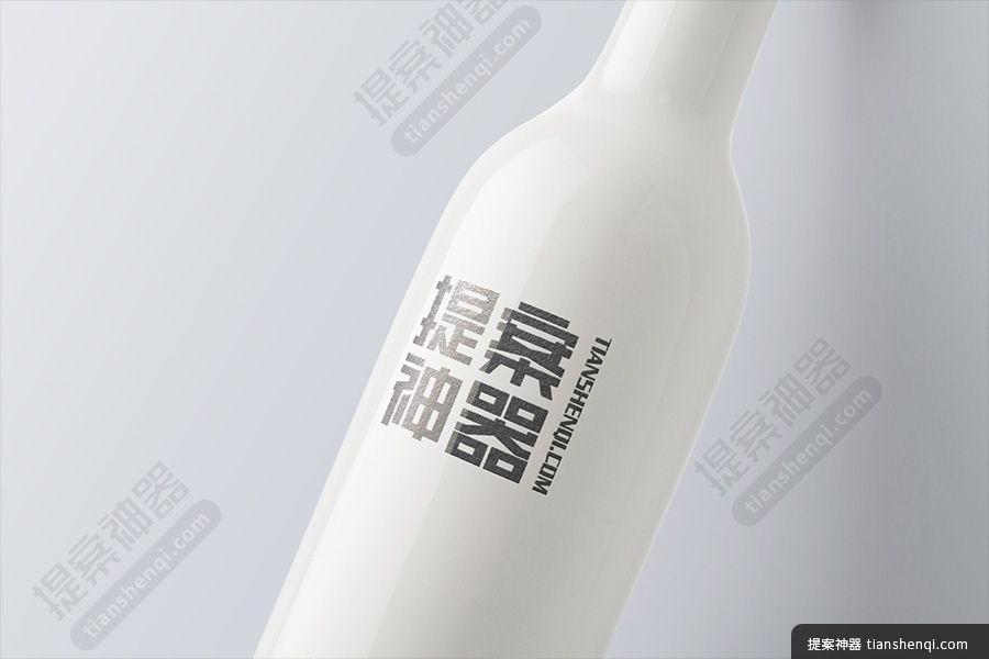 浅色背景高清容器细口瓶型圆瓶身细节放大包装样机素材