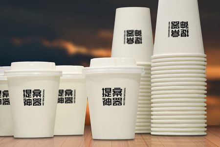 室内桌上背景多个白色纸杯摞式展放包装样机素材
