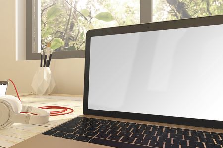 近处场景Macbook桌面背景贴图样机素材
