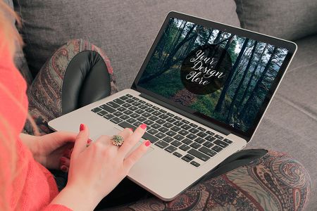 高清家庭场景女子使用Macbook样机素材
