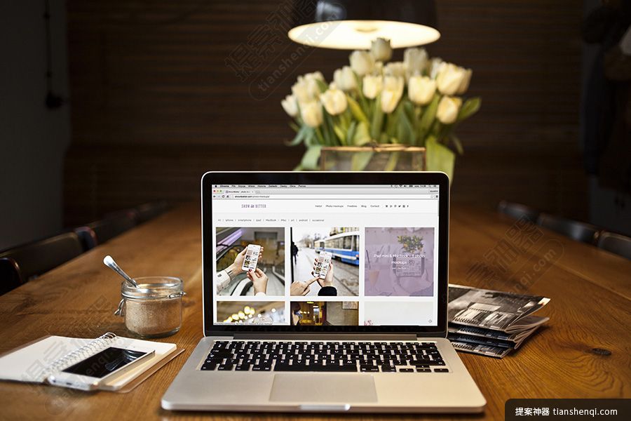 高清场景木质桌上Macbook组合样机素材
