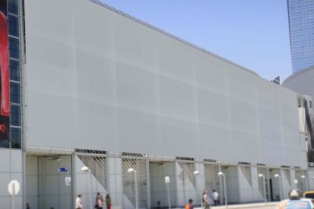 国外大型建筑物外旁张贴海报场景样机素材