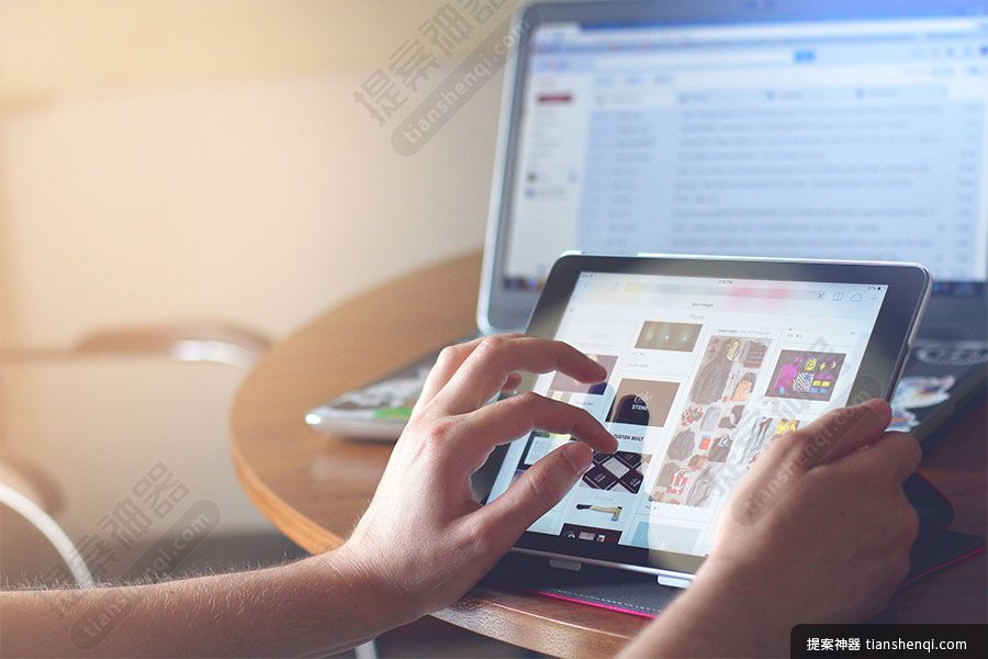 高清场景工作时手指iPad屏幕可更换屏保样机贴图素材