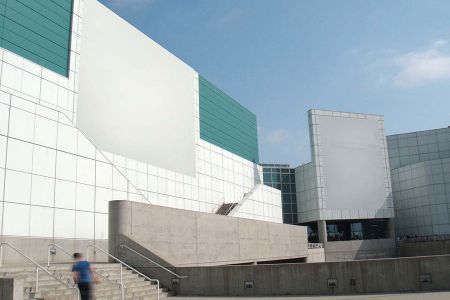 大型高清户外建筑楼顶门头悬挂海报可切换样机贴图素材